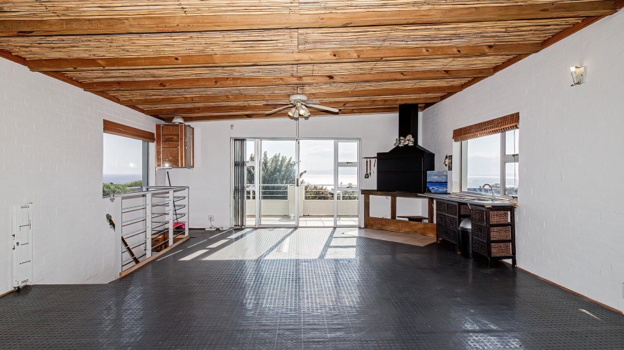 4 Bedroom Property for Sale in De Kelders Western Cape